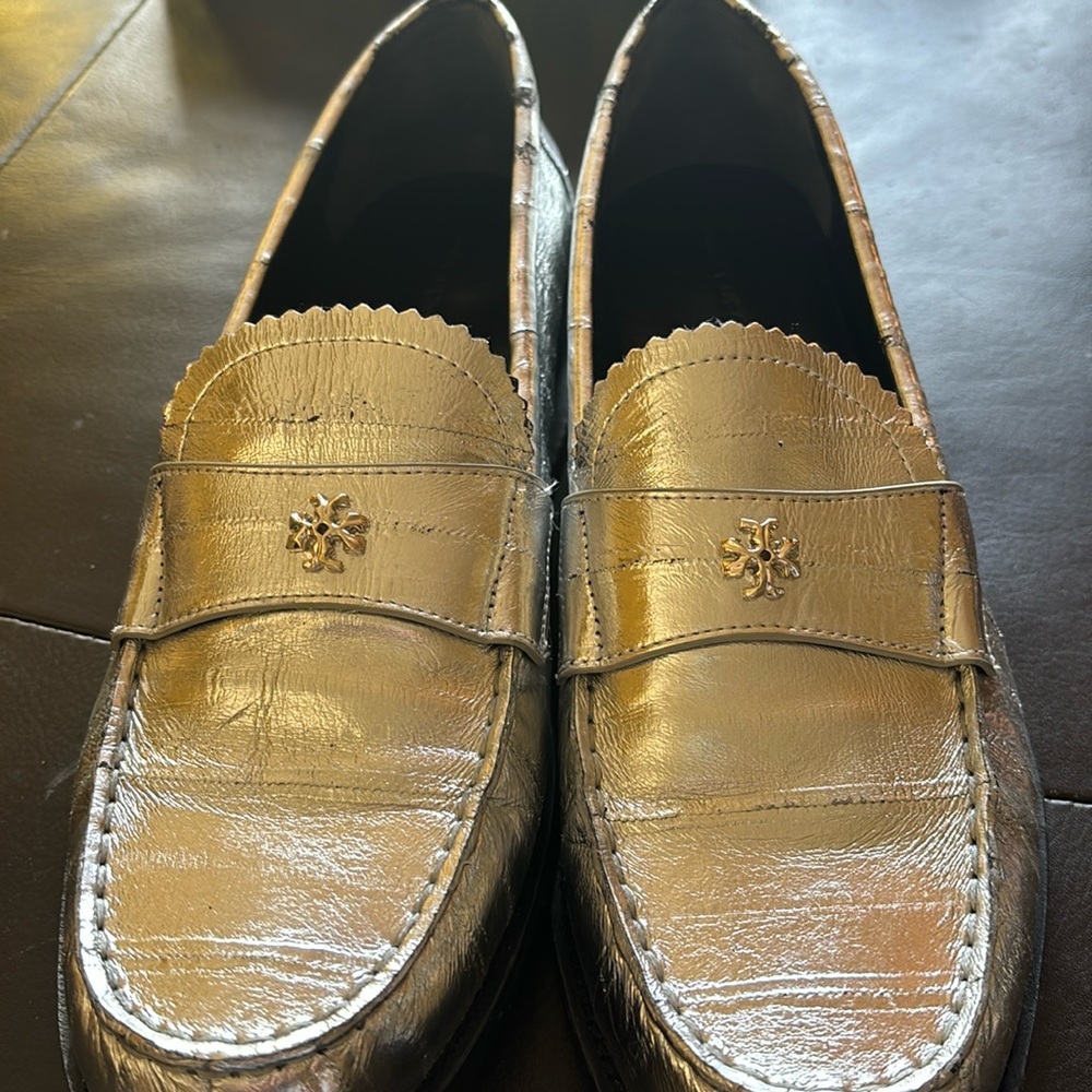 Tory Burch NWT silver loafers size 10.5